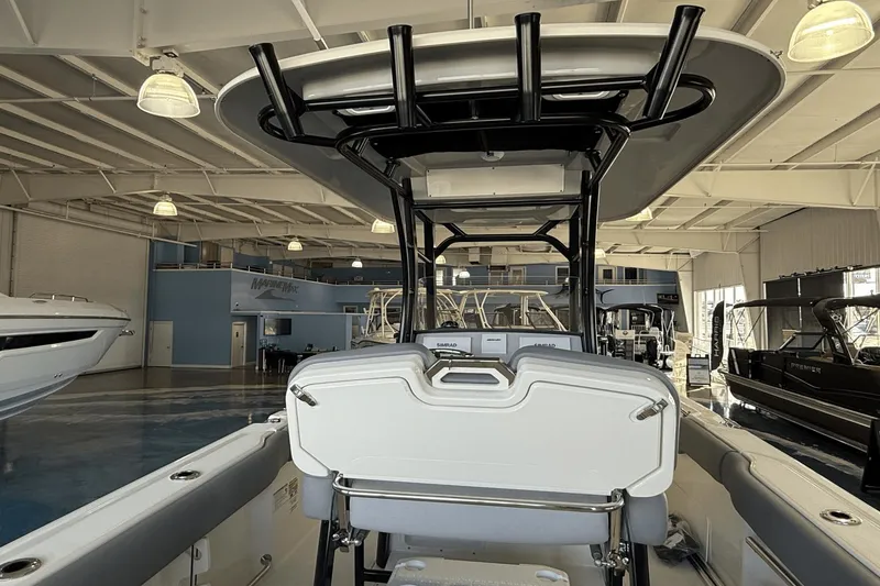 Slide: The Image of Boston Whaler 230 Outrage 2025 - 12