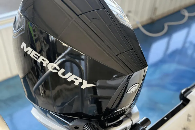 Slide: The Image of Boston Whaler 230 Outrage 2025 - 5