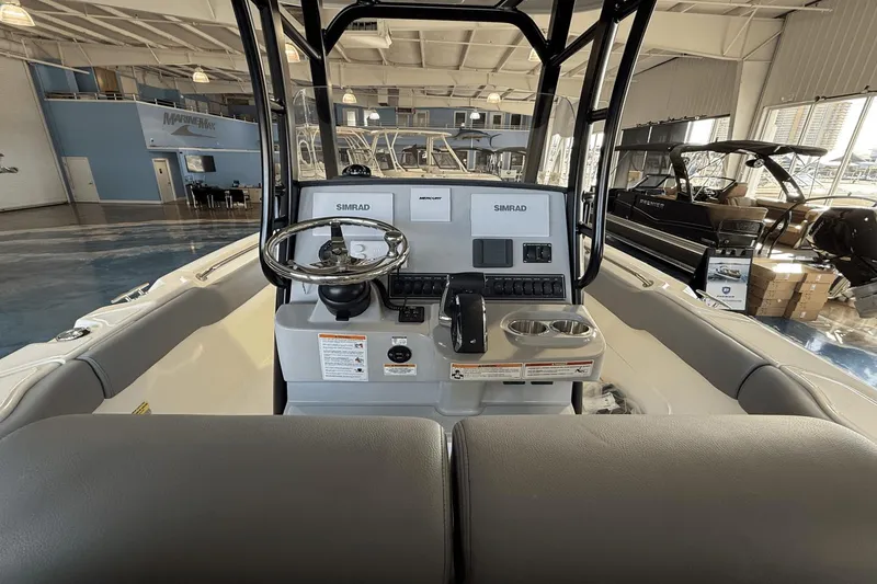 Slide: The Image of Boston Whaler 230 Outrage 2025 - 6