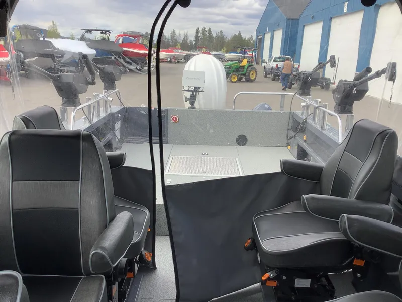 Slide: The Image of Duckworth 24 Pacific Navigator 2024 - 11