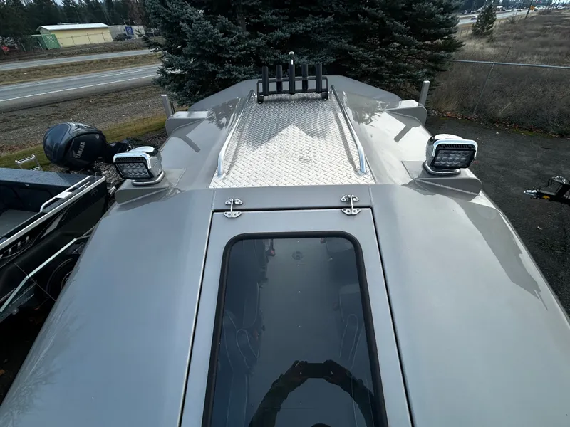 Slide: The Image of Duckworth 24 Pacific Navigator 2024 - 20