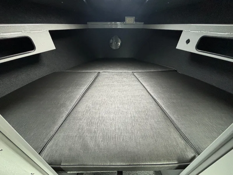 Slide: The Image of Duckworth 28 Offshore 2024 - 32