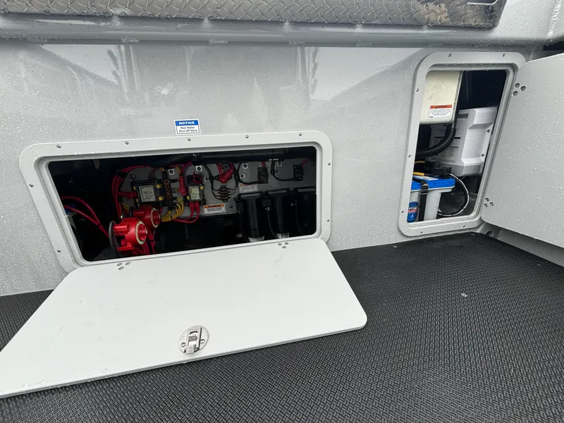 Slide: The Image of Duckworth 28 Offshore 2024 - 34