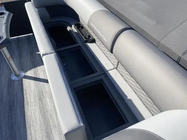 Slide: The Image of Bennington S Quad Bench 24SSR Tritoon 2025 - 25