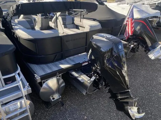 Slide: The Image of Bennington S Quad Bench 24SSR Tritoon 2025 - 6