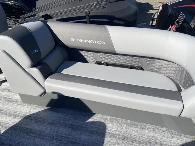 Slide: The Image of Bennington S Quad Bench 24SSR Tritoon 2025 - 12