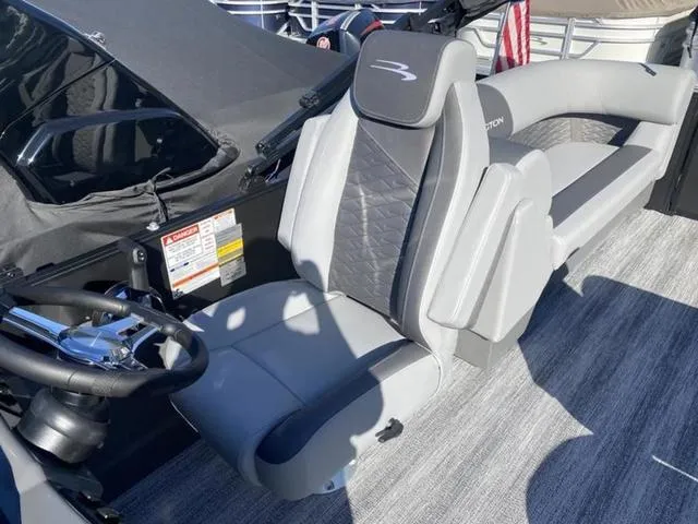 Slide: The Image of Bennington S Quad Bench 24SSR Tritoon 2025 - 15