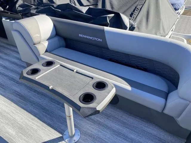 Slide: The Image of Bennington S Quad Bench 24SSR Tritoon 2025 - 32