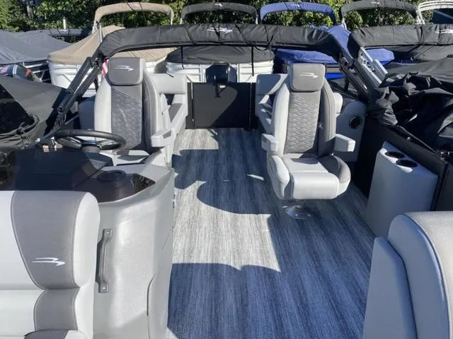 Slide: The Image of Bennington S Quad Bench 24SSR Tritoon 2025 - 35