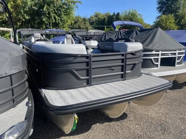 Slide: The Image of Bennington S Quad Bench 24SSR Tritoon 2025 - 4