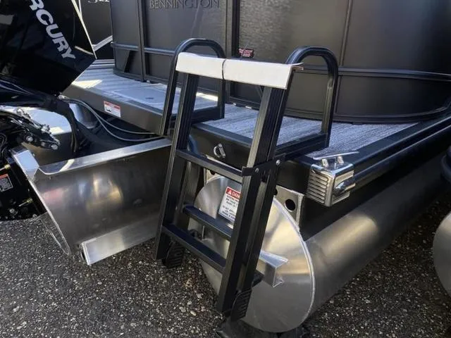 Slide: The Image of Bennington S Quad Bench 24SSR Tritoon 2025 - 8