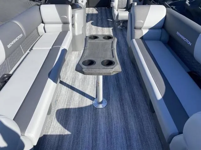 Slide: The Image of Bennington S Quad Bench 24SSR Tritoon 2025 - 10