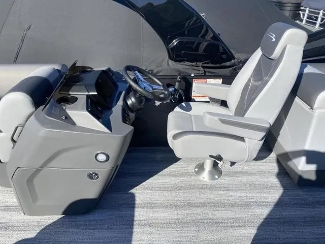 Slide: The Image of Bennington S Quad Bench 24SSR Tritoon 2025 - 14