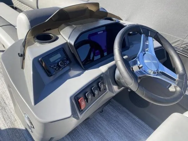 Slide: The Image of Bennington S Quad Bench 24SSR Tritoon 2025 - 16