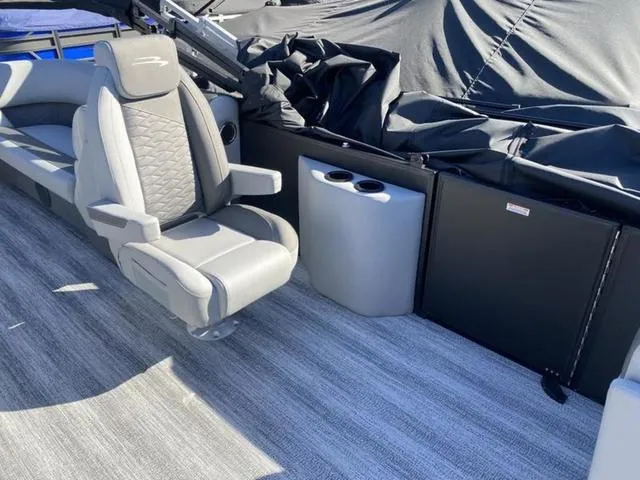 Slide: The Image of Bennington S Quad Bench 24SSR Tritoon 2025 - 26