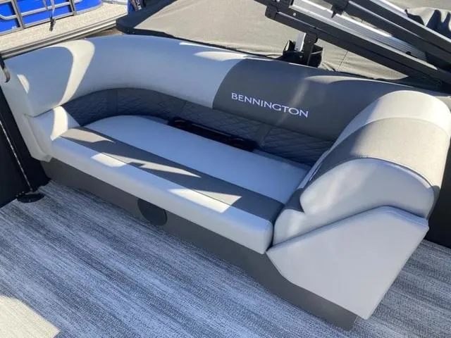 Slide: The Image of Bennington S Quad Bench 24SSR Tritoon 2025 - 28