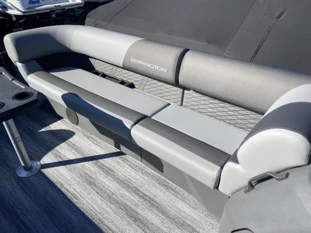 Slide: The Image of Bennington S Quad Bench 24SSR Tritoon 2025 - 31