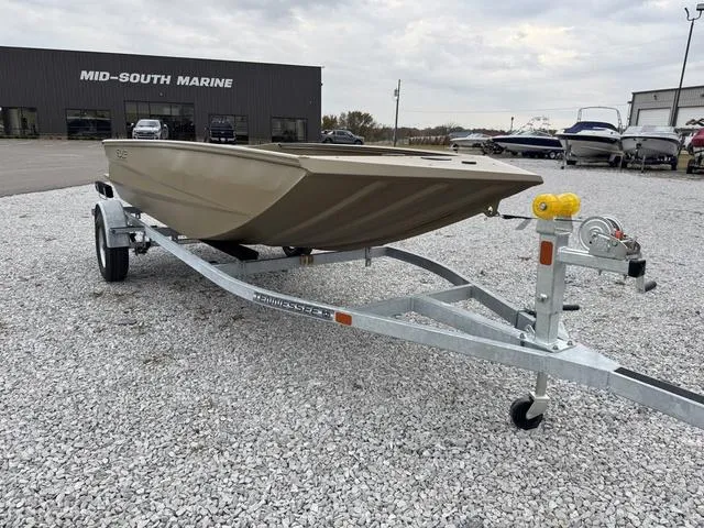 Slide: The Image of 2025 Edge Duck Boats SPORTSMAN 553 DB BO on trailer at Mid-South Marine. - 3