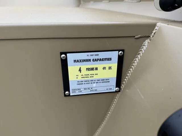 Slide: The Image of Capacity label on 2025 Edge Duck Boats SPORTSMAN 553 DB BO, max 4 persons or 491 lbs. - 7