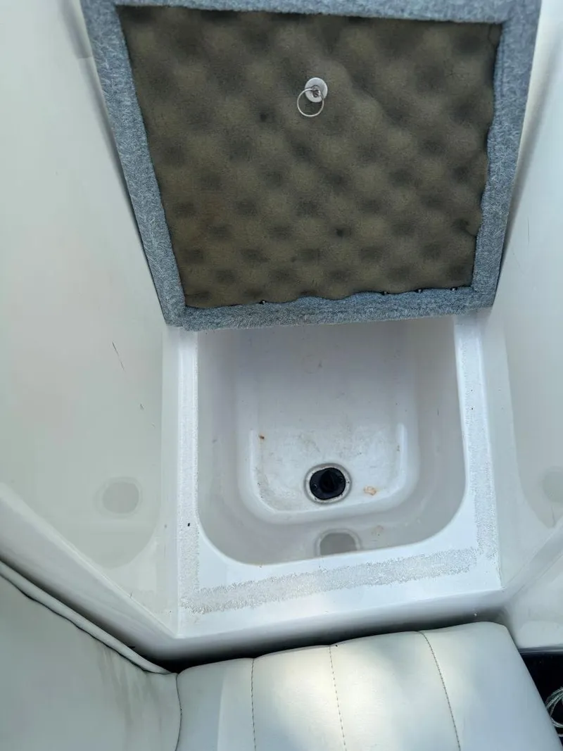 Slide: The Image of 2003 MasterCraft ProStar 197 boat storage compartment with drain plug. - 18