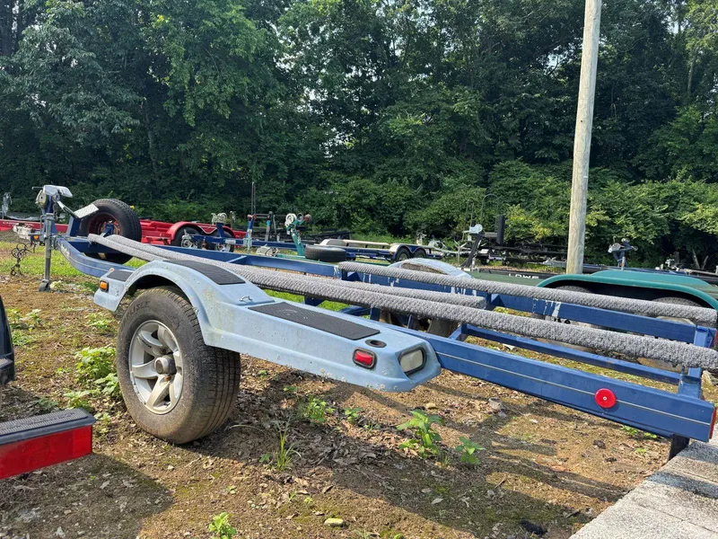 Slide: The Image of Trailer for 2003 MasterCraft ProStar 197, parked outdoors with lush greenery background. - 29