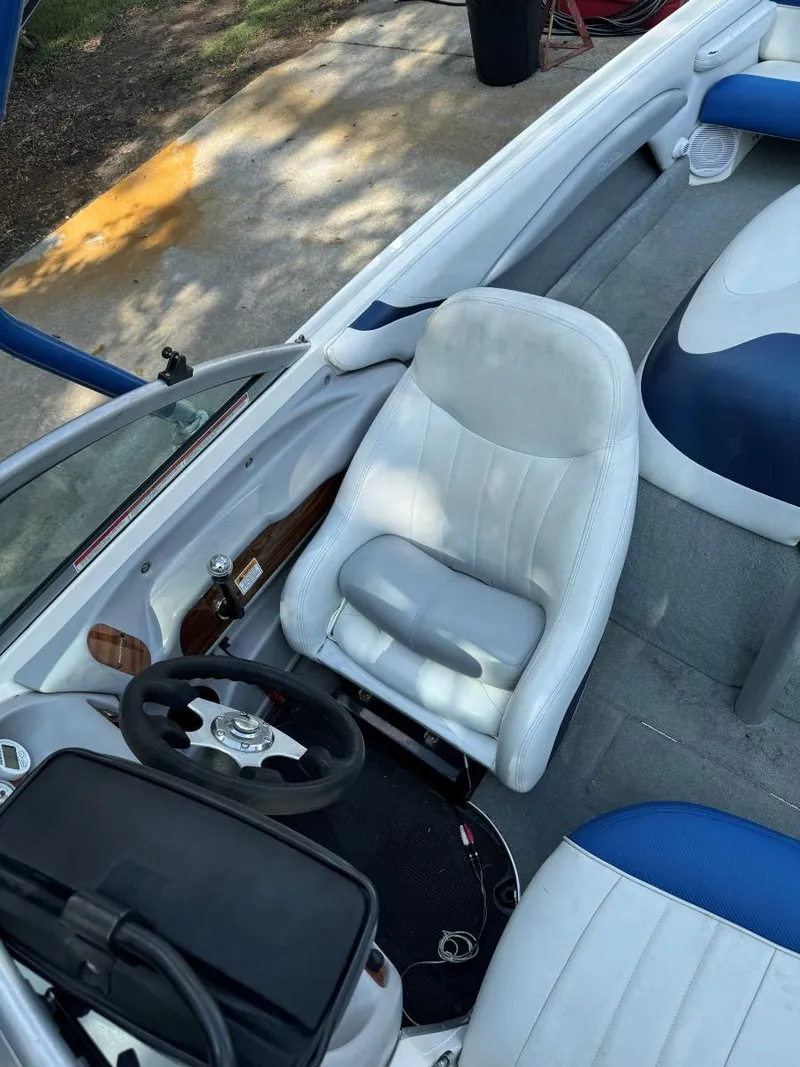 Slide: The Image of 2003 MasterCraft ProStar 197 boat interior with white and blue seating. - 9
