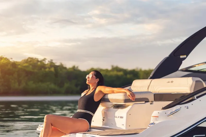 Slide: The Image of 2023-Sea-Ray-SLX-260-MarineMax - 26