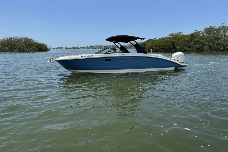 Slide: The Image of Sea Ray SDX 270 Outboard 2018 - 1