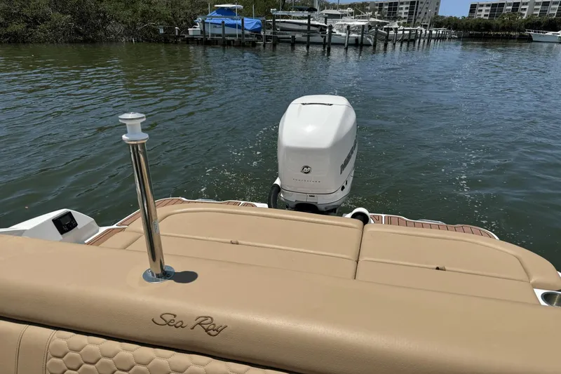 Slide: The Image of Sea Ray SDX 270 Outboard 2018 - 15