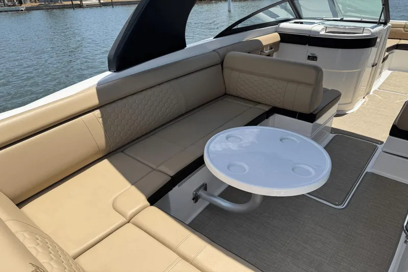 Slide: The Image of Sea Ray SDX 270 Outboard 2018 - 16