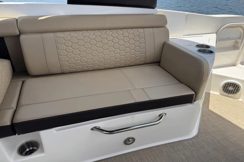 Slide: The Image of Sea Ray SDX 270 Outboard 2018 - 17