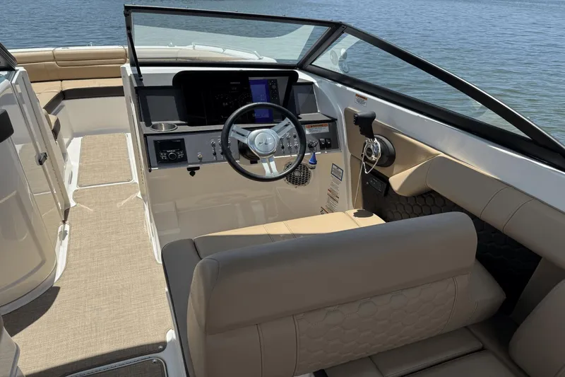 Slide: The Image of Sea Ray SDX 270 Outboard 2018 - 18