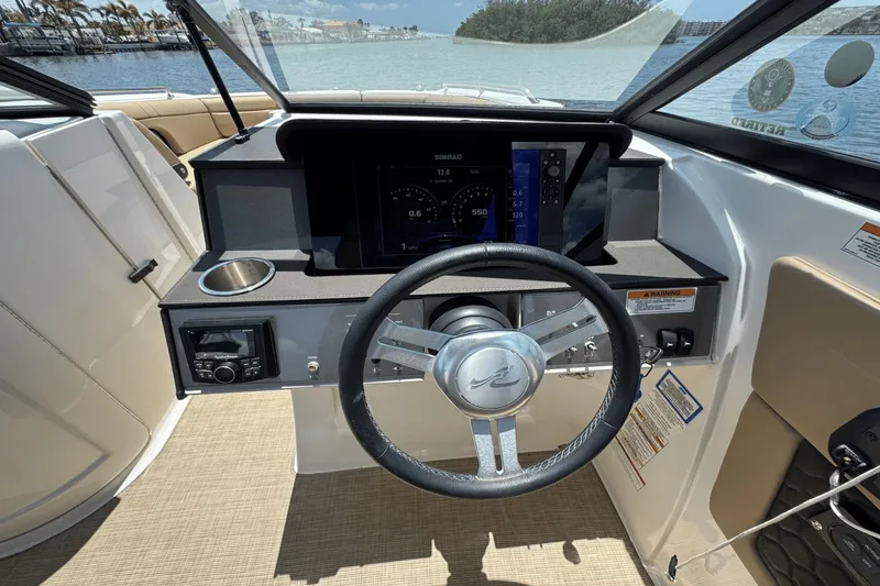 Slide: The Image of Sea Ray SDX 270 Outboard 2018 - 21