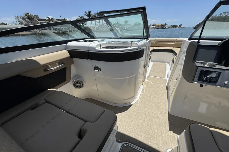 Slide: The Image of Sea Ray SDX 270 Outboard 2018 - 22