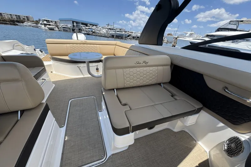 Slide: The Image of Sea Ray SDX 270 Outboard 2018 - 24