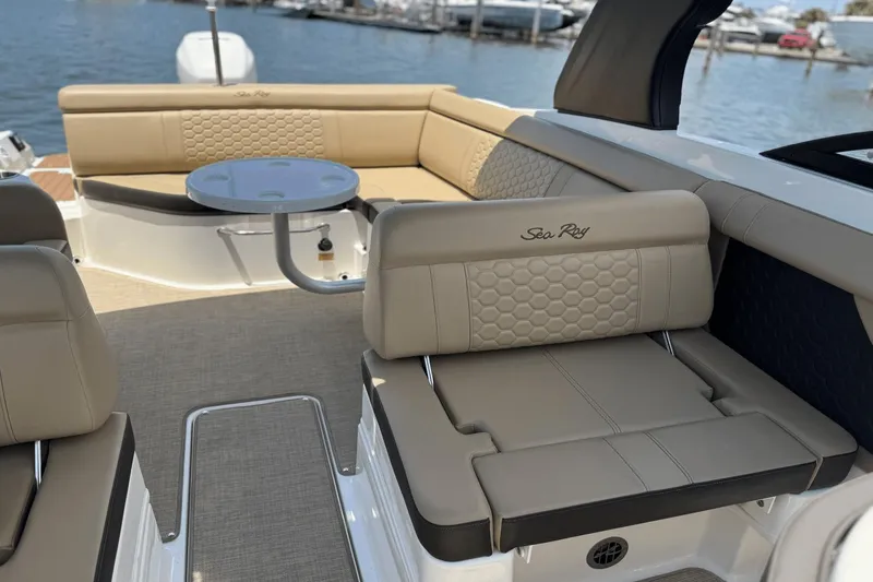 Slide: The Image of Sea Ray SDX 270 Outboard 2018 - 25