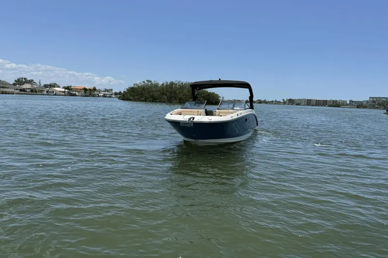 Slide: The Image of Sea Ray SDX 270 Outboard 2018 - 6