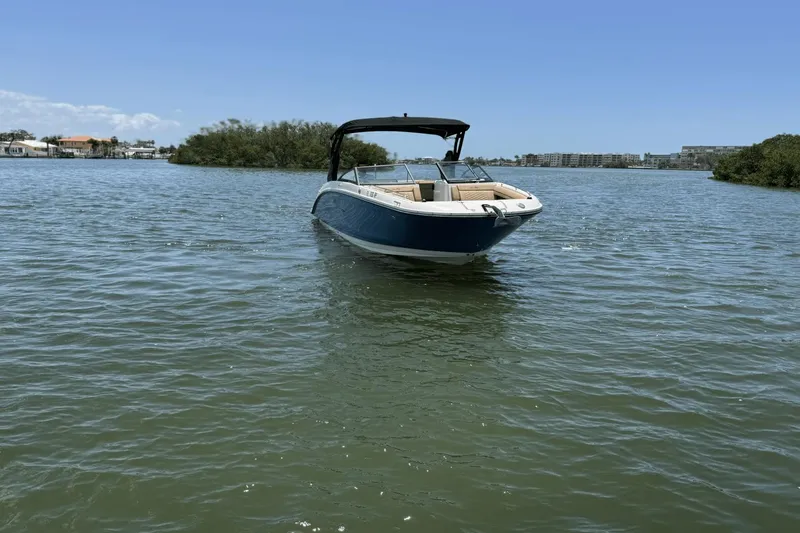 Slide: The Image of Sea Ray SDX 270 Outboard 2018 - 8