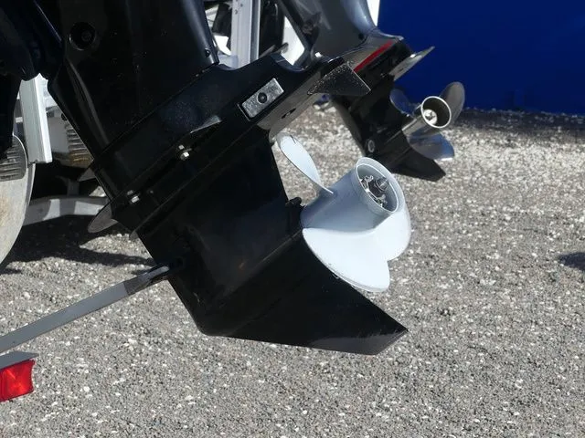 Slide: The Image of Sun Tracker Fishin' Barge 20 DLX 2020 - 11