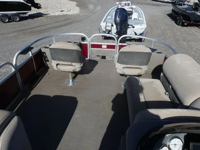 Slide: The Image of Sun Tracker Fishin' Barge 20 DLX 2020 - 13