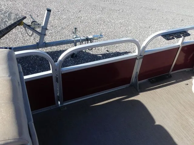 Slide: The Image of Sun Tracker Fishin' Barge 20 DLX 2020 - 14