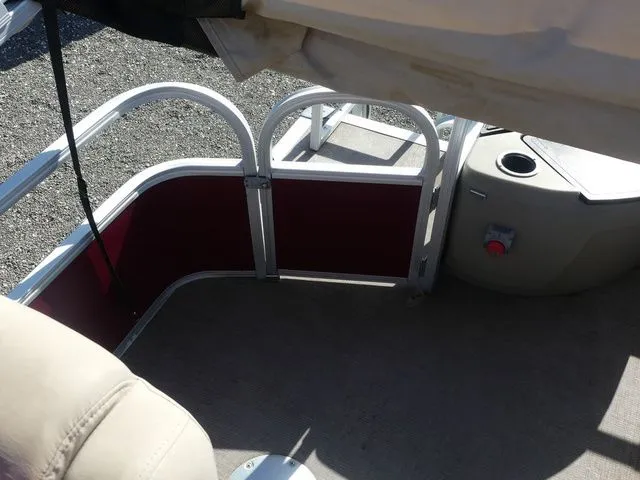 Slide: The Image of Sun Tracker Fishin' Barge 20 DLX 2020 - 15