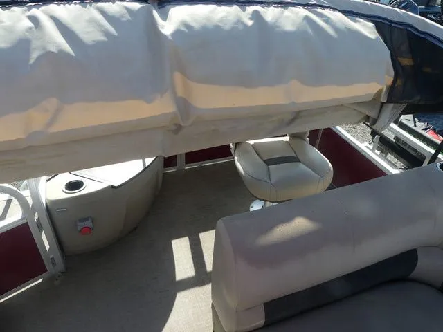 Slide: The Image of Sun Tracker Fishin' Barge 20 DLX 2020 - 16