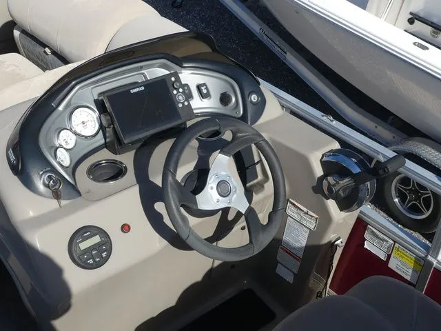 Slide: The Image of Sun Tracker Fishin' Barge 20 DLX 2020 - 17