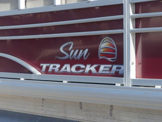Slide: The Image of Sun Tracker Fishin' Barge 20 DLX 2020 - 7