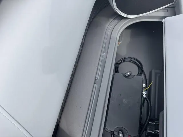 Slide: The Image of Bennington S L-Bench 22 SL Pontoon 2025 - 16