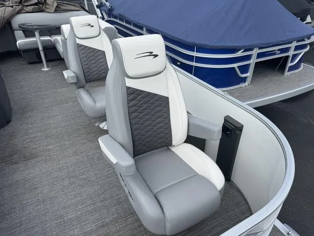 Slide: The Image of Bennington S L-Bench 22 SL Pontoon 2025 - 5
