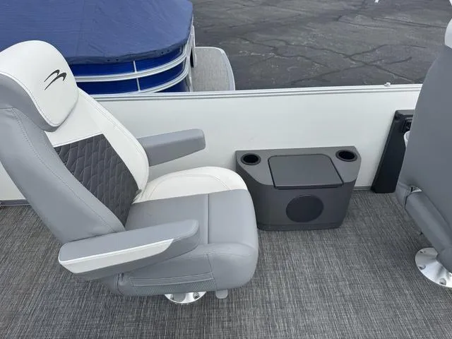 Slide: The Image of Bennington S L-Bench 22 SL Pontoon 2025 - 6