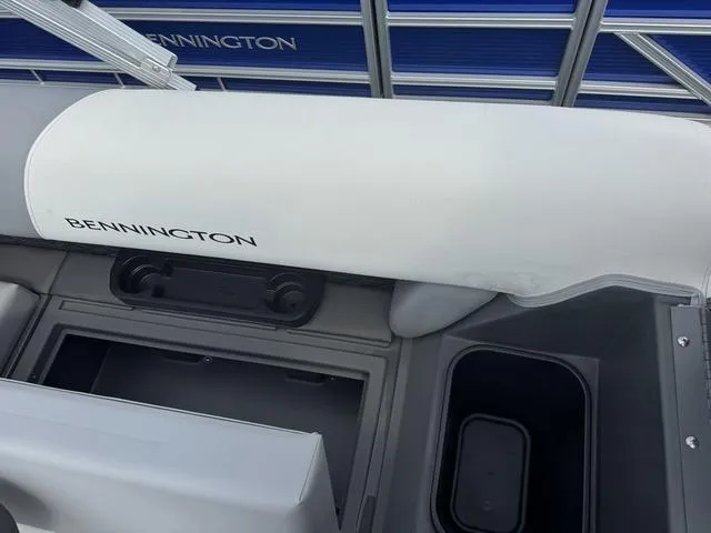 Slide: The Image of Bennington S L-Bench 22 SL Pontoon 2025 - 15