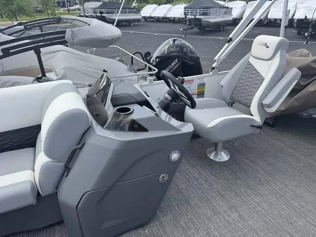 Slide: The Image of Bennington S L-Bench 22 SL Pontoon 2025 - 10